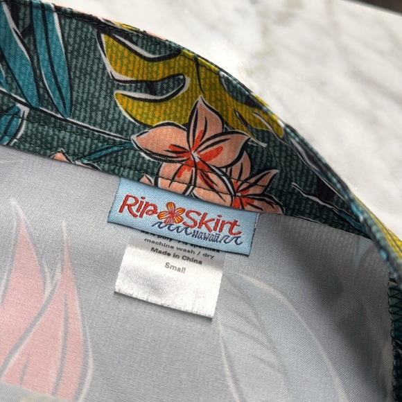 RipSkirt Hawaii Colorful Leaf and Hawaiian Floral Print Wrap Ski Size Small - Picture 3 of 11